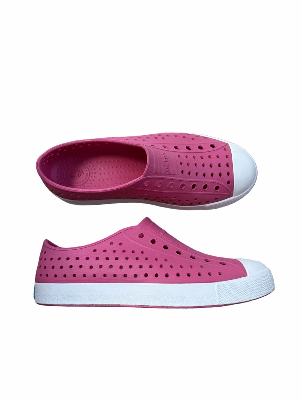Native Big Kid Size 5 / J5 Jefferson Slip On Sneakers in Bright Pink Waterproof
